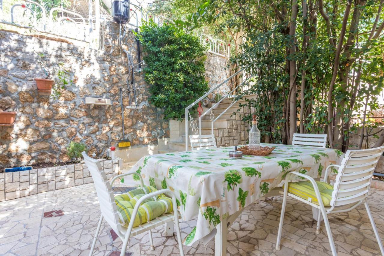 Apartments By The Sea Stanici, Omis - 1028 Tice Kültér fotó